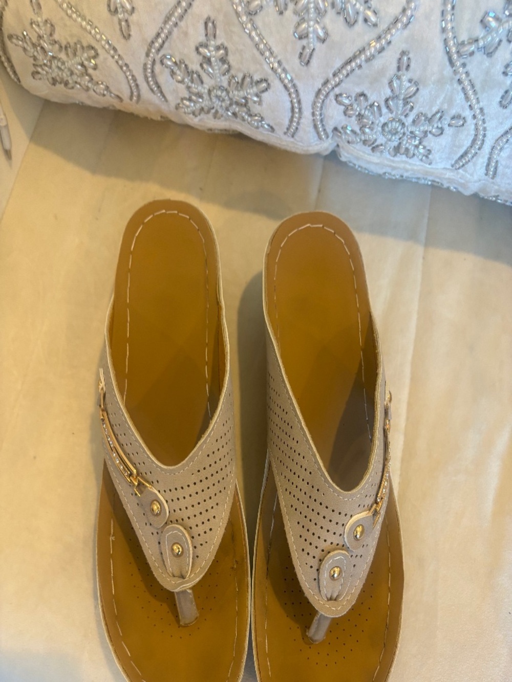 TAN FLIP FLOP /SANDAL WITH ARCH SUPPORT 7.5